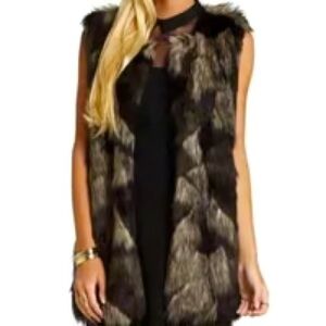 Pinko Italy genuine fur plain back long vest in olive green hook closure pockets